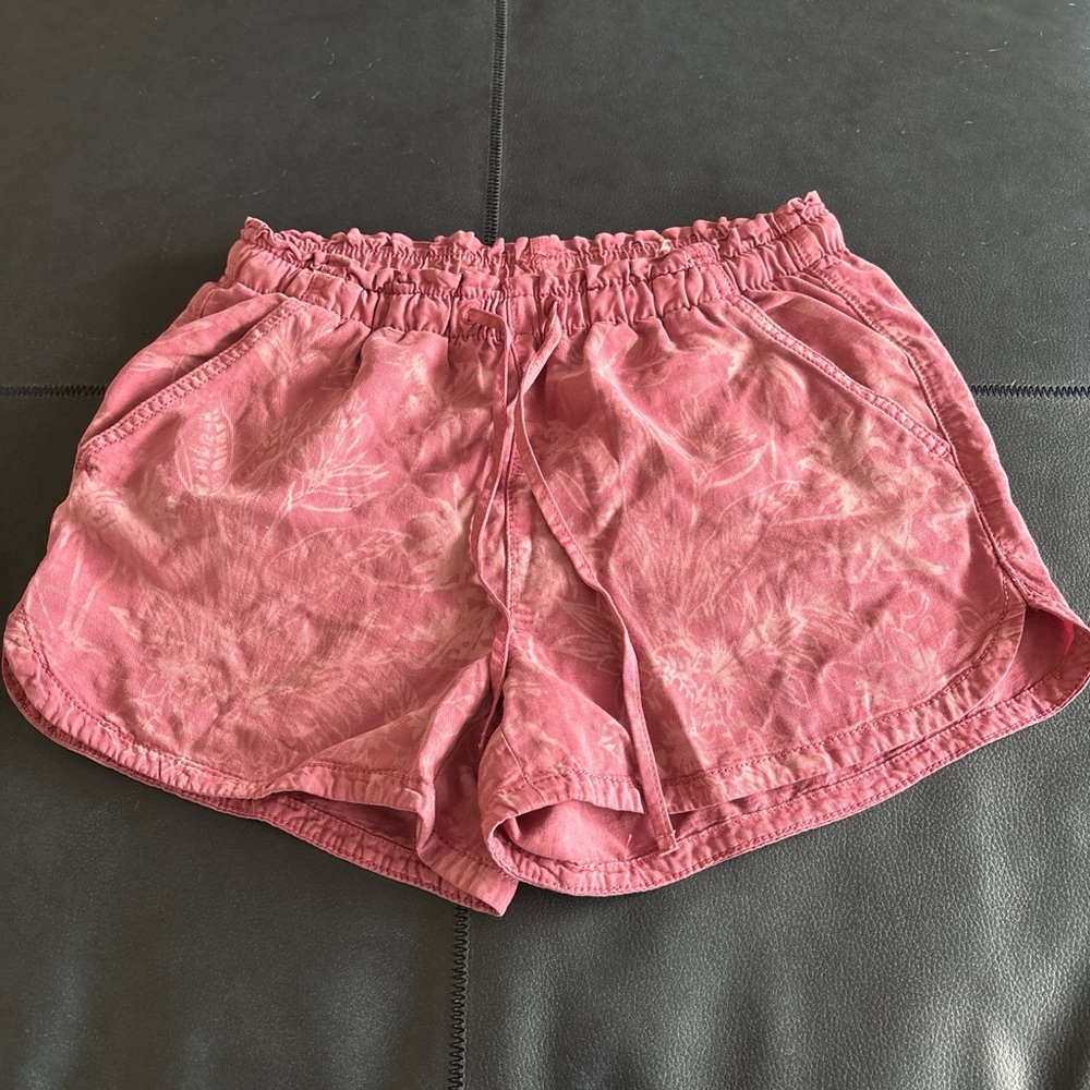 American Eagle Women’s Pink Floral Elastic Waist Shorts